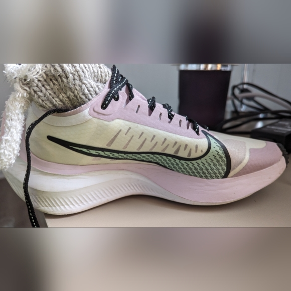 Nike Zoom Gravity Trainers (BQ3203-102) - Picture 4 of 5